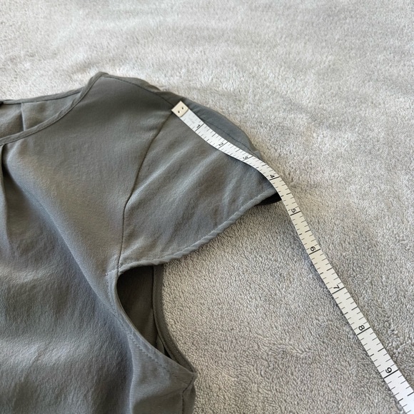J.Crew 100% Silk Pleated Cap Sleeve Blouse Top Gray Size 4 - Picture 9 of 11